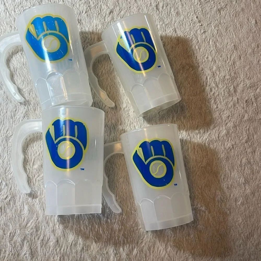Milwaukee Brewers plastic  drink mug bundle